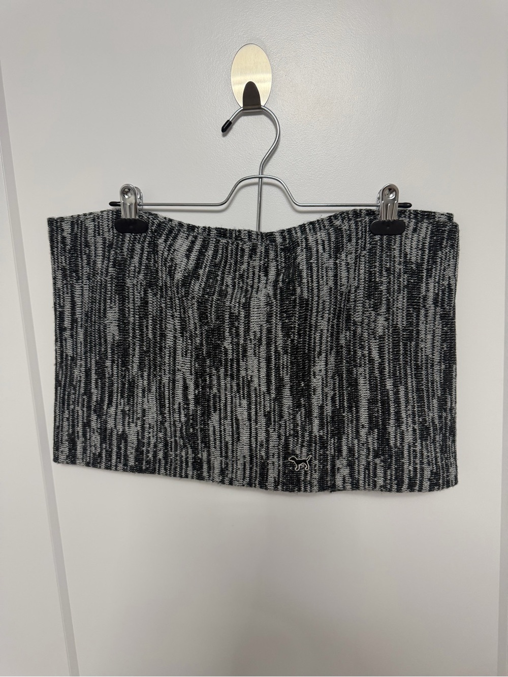 ❤️PINK Victoria's Secret Black and White Knit Scarf❤️